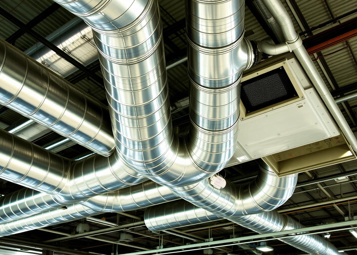 Sistema de dutos industriais instalado por equipe da Inovaar
